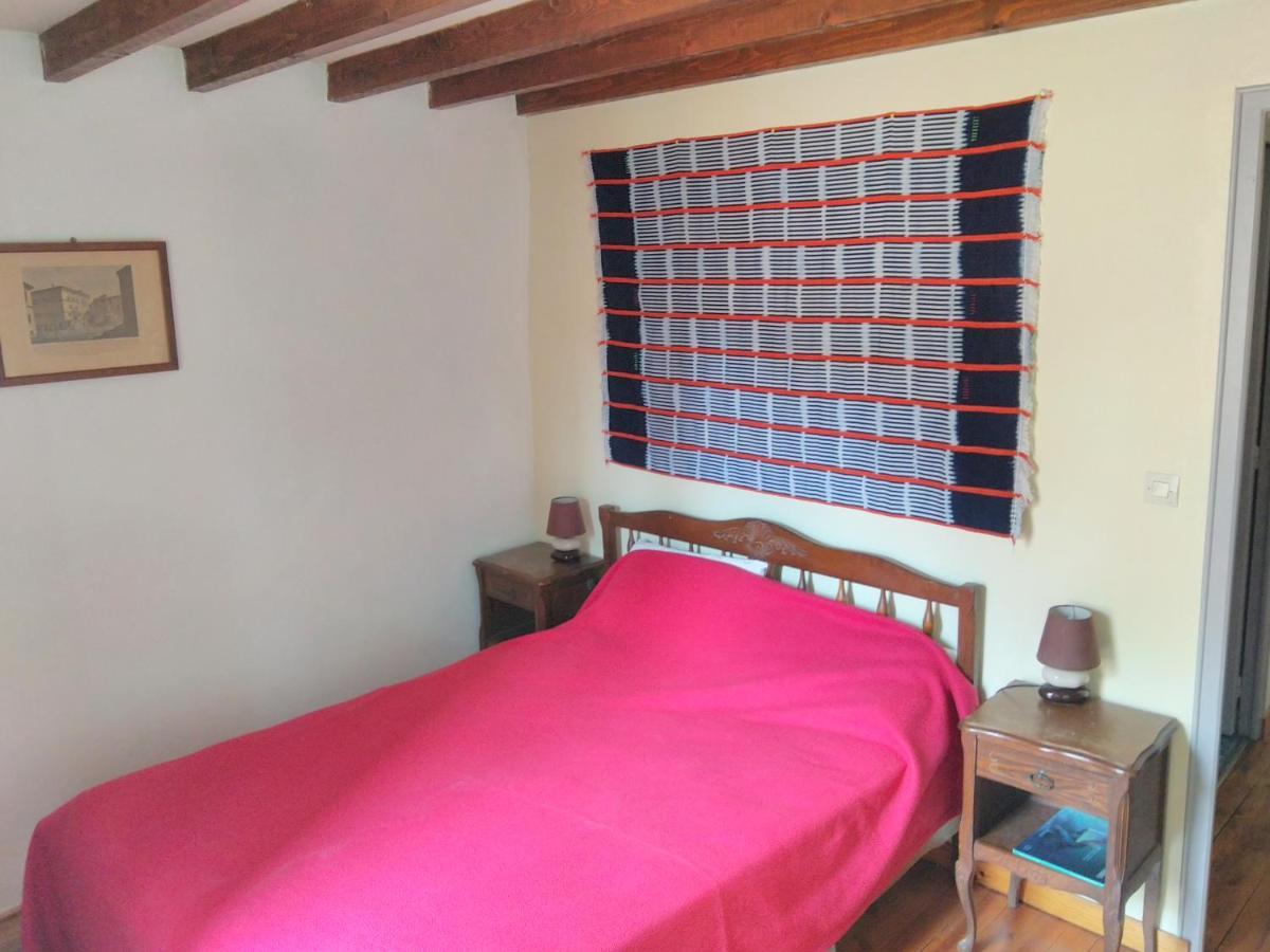 Romans-sur-Isère, maison de rue en centre ancien Extérieur photo