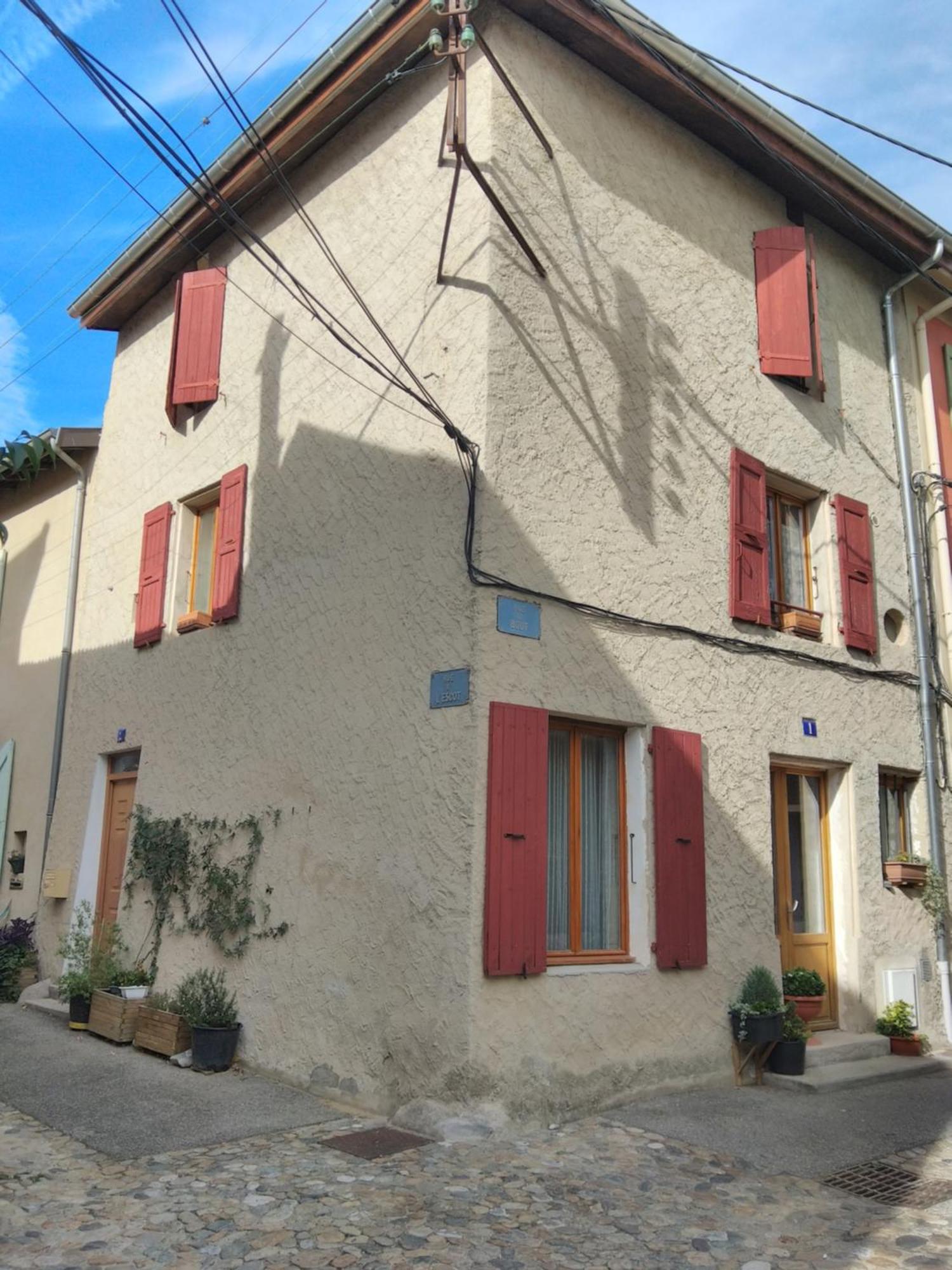 Romans-sur-Isère, maison de rue en centre ancien Extérieur photo